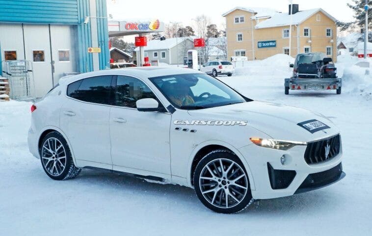 Maserati Levante Trofeo 2021 foto spia