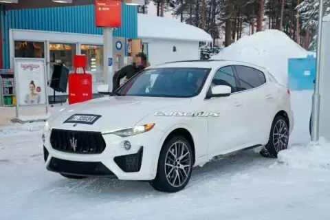 Maserati Levante Trofeo 2021 foto spia