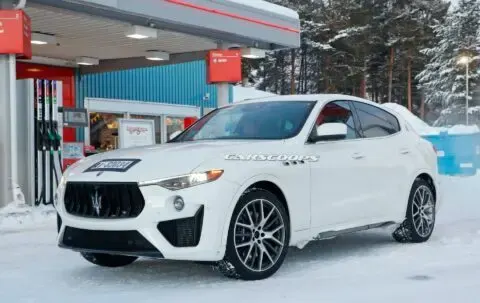 Maserati Levante Trofeo 2021 foto spia