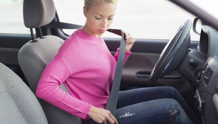 Cinture di sicurezza in auto: le regole 