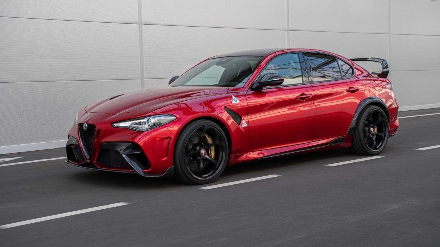 Alfa Romeo Giulia Ferrari SF90 Stradale Modelli FCA Con Piattaforma Alfa Romeo Giulia Ferrari SF90 Stradale Modelli FCA Con Piattaforma