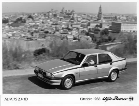 Alfa Romeo 75 - 9