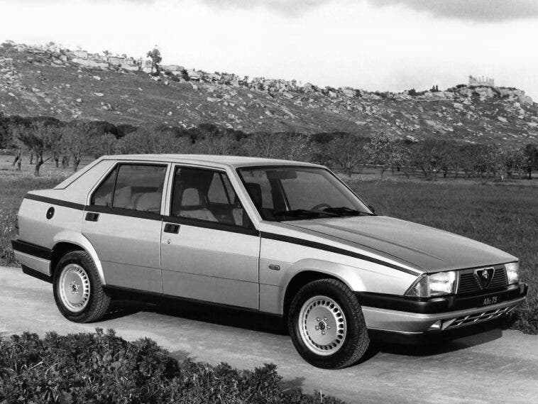 Alfa Romeo 75 - 2