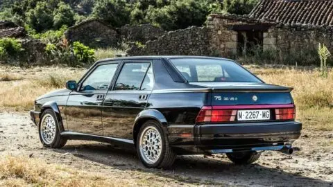 Alfa Romeo 75 - 7