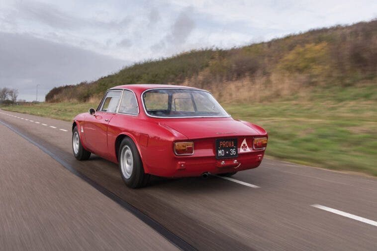 Alfa Romeo Giulia GTA - 1