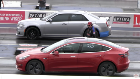 Chrysler 300 SRT vs Tesla Model 3 Wheels