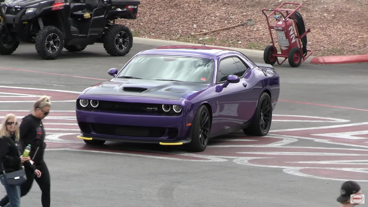 Dodge Challenger SRT Hellcat vs Chevrolet Corvette Grand Sport