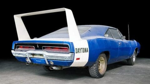 Dodge Charger Daytona 1969 abbandonata