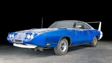 Dodge Charger Daytona 1969 abbandonata