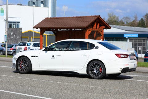 Maserati Quattroporte 2021 foto spia