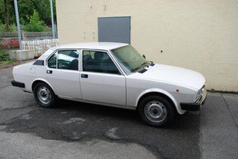 Alfa Romeo Alfetta 2000 blindata 1980 asta