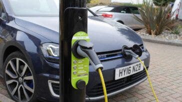 City EV colonnine di ricarica lampioni auto elettriche