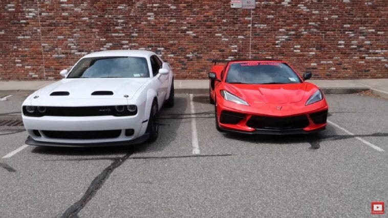 Dodge Challenger SRT Hellcat Redeye vs Corvette C8 drag race