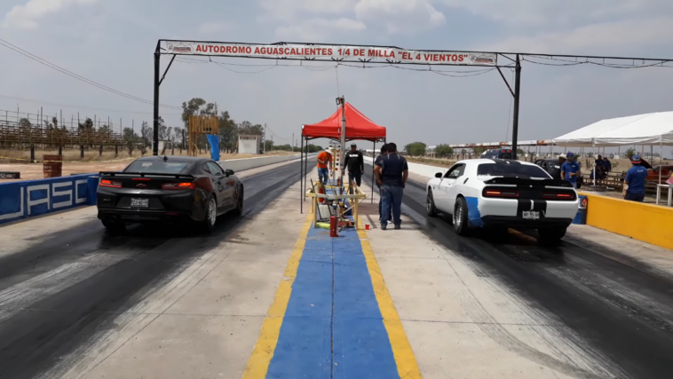 Dodge Challenger SRT Hellcat vs Camaro ZL1 Mustangabo