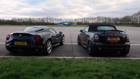 Alfa Romeo 4C vs Mini Cooper JCW Roadster drag race