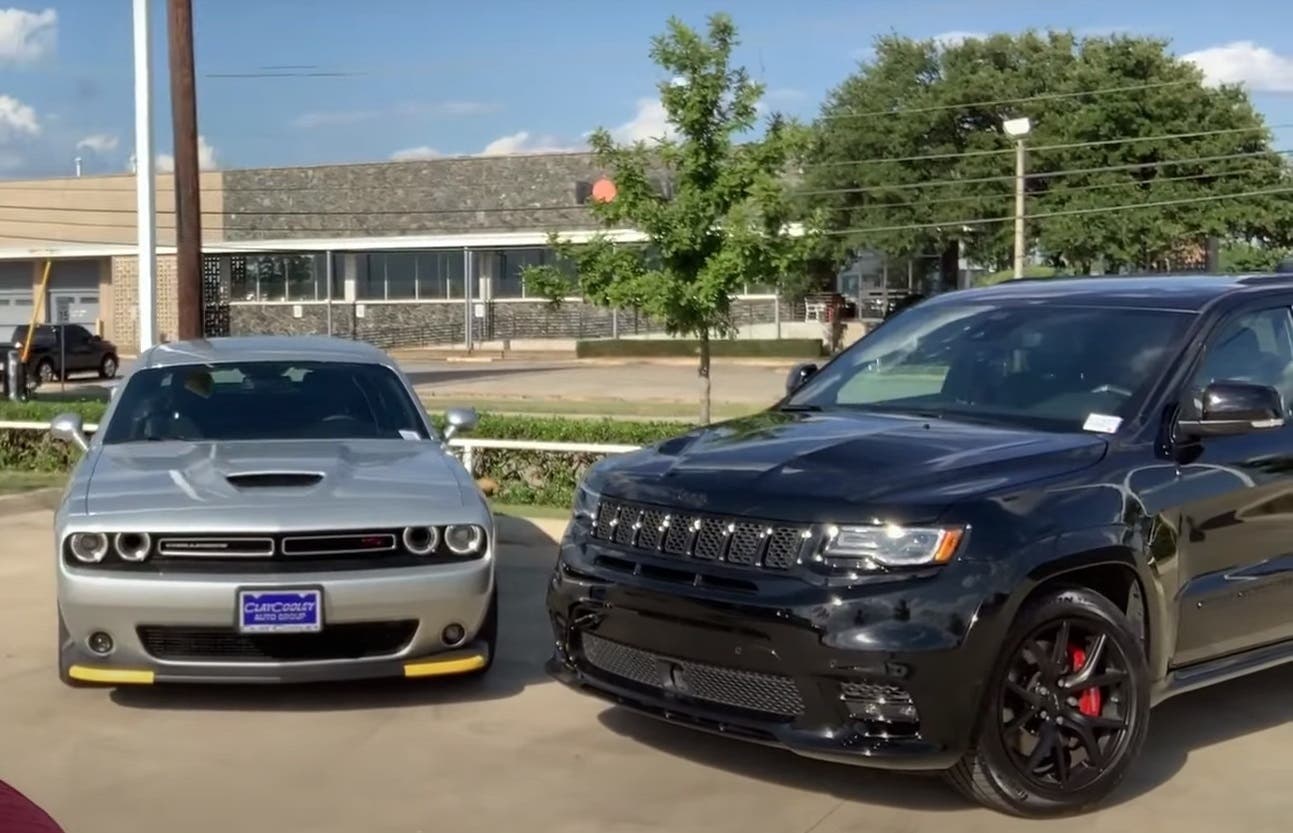 Dodge Challenger R/T vs Jeep Grand Cherokee SRT drag race