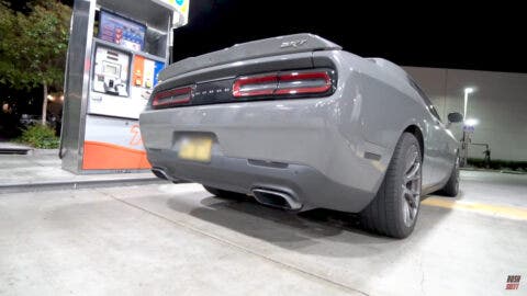 Dodge Challenger SRT 392 vs Audi S4 modificata drag race