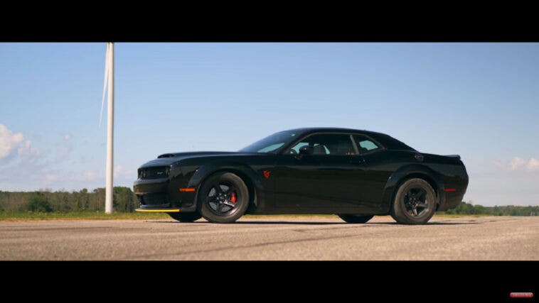 Dodge Challenger SRT Demon vs Corvetta C8 drag race