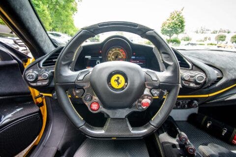 Ferrari 488 Pista Giallo Modena asta