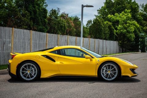 Ferrari 488 Pista Giallo Modena asta
