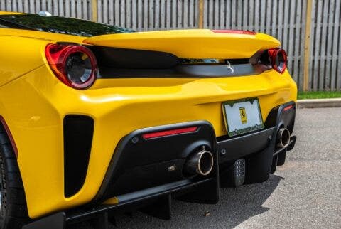Ferrari 488 Pista Giallo Modena asta