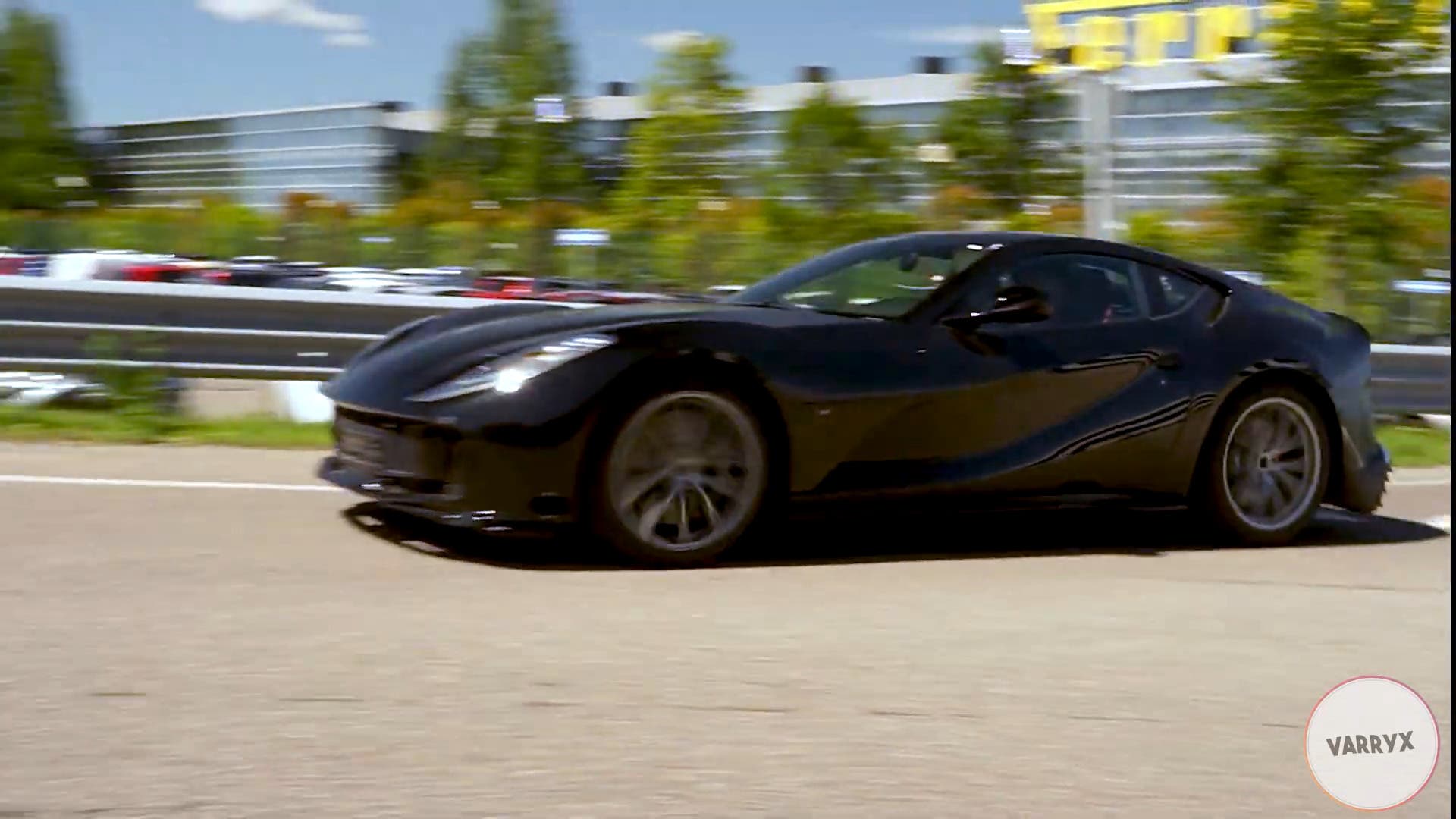 Ferrari 812 Superfast versione potente foto spia Maranello