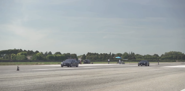 Ferrari F12 vs Tesla Model S drag race