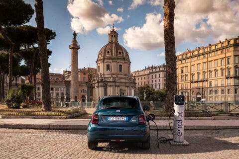 Nuova Fiat 500 Elettrica berlina La Prima