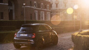 Nuova Fiat 500 Elettrica berlina La Prima