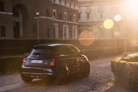 Nuova Fiat 500 Elettrica berlina La Prima
