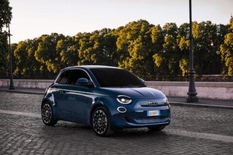 Nuova Fiat 500 Elettrica berlina La Prima
