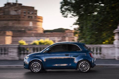 Nuova Fiat 500 Elettrica berlina La Prima