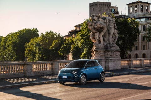 Nuova Fiat 500 Elettrica berlina La Prima