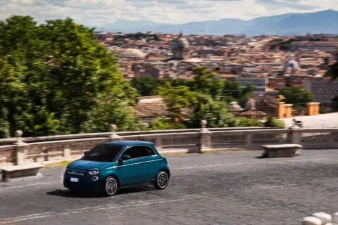 Nuova Fiat 500 Elettrica berlina La Prima