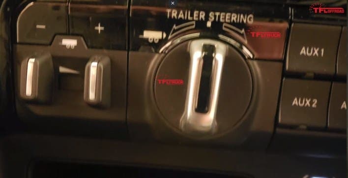 Ram 1500 Laramie Sport Quad Cab 4×4 2021 foto spia