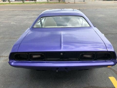 Dodge Challenger 1973 restomod