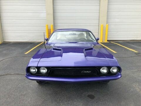 Dodge Challenger 1973 restomod