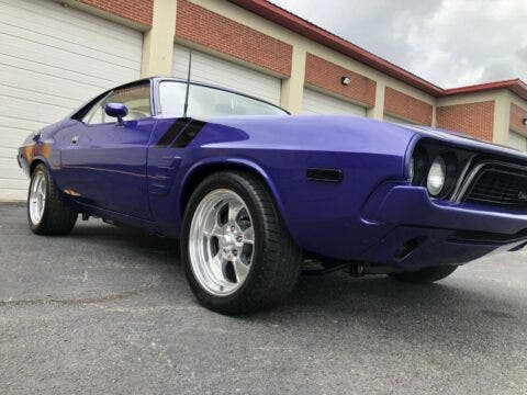 Dodge Challenger 1973 restomod