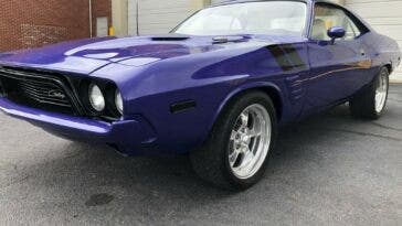 Dodge Challenger 1973 restomod