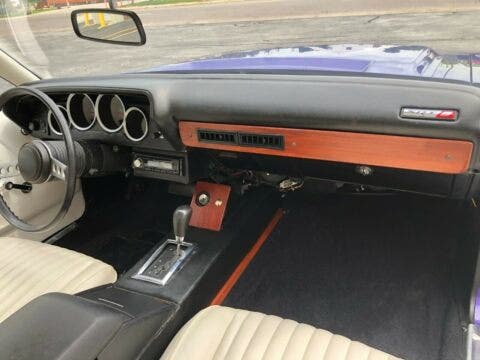 Dodge Challenger 1973 restomod
