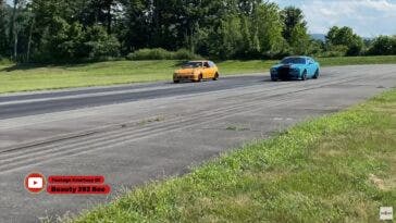 Dodge Challenger SRT Hellcat vs Honda Civic drag race