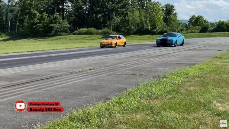 Dodge Challenger SRT Hellcat vs Honda Civic drag race