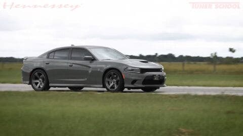 Dodge Charger SRT Hellcat vs Ford Shelby GT350 sovralimentata drag race