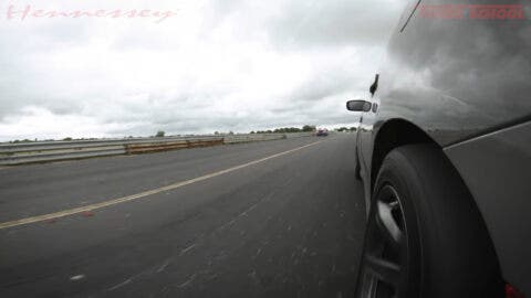 Dodge Charger SRT Hellcat vs Ford Shelby GT350 sovralimentata drag race