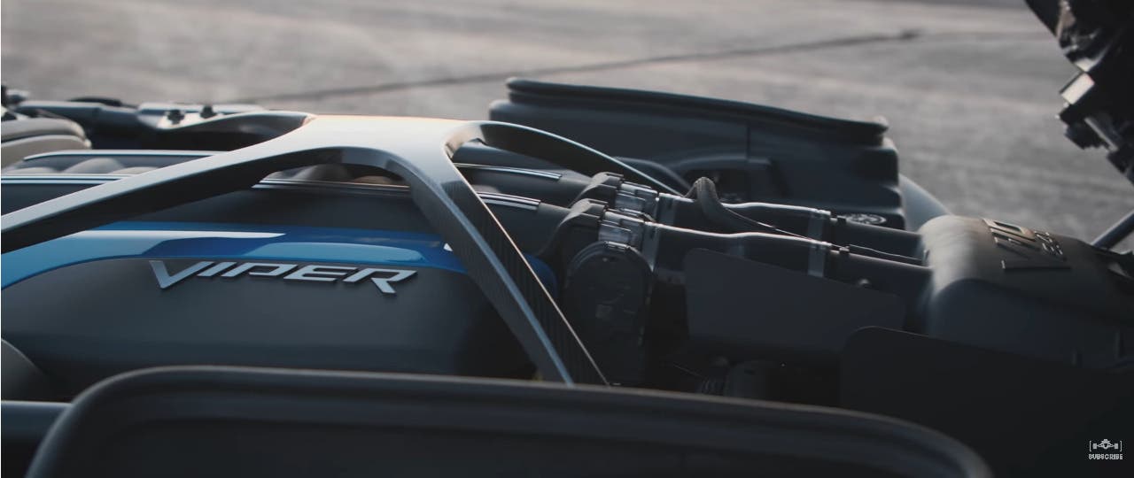 Dodge Viper TA vs Audi R8 drag race