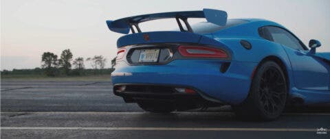 Dodge Viper TA vs Audi R8 drag race