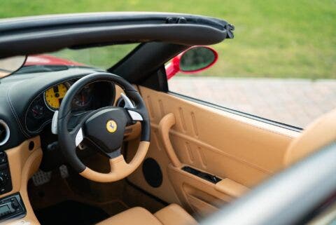 Ferrari 575 Superamerica guida a destra