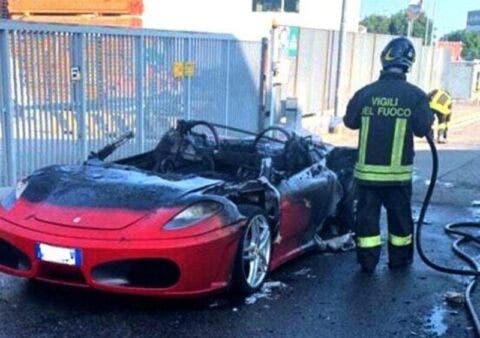 Ferrari F430 Spider prende fuoco