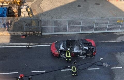 Ferrari F430 Spider prende fuoco