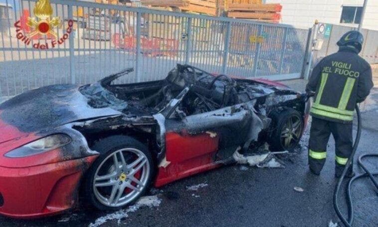 Ferrari F430 Spider prende fuoco